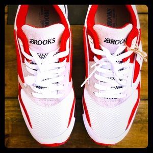 Made by Brooks. Low-Top running shoes